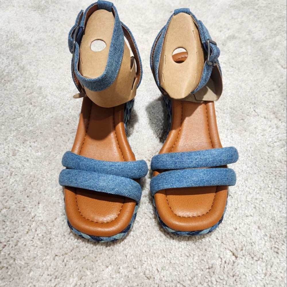 Lucky Brand denim sandals